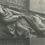 Памятник медикам, погибшим в Великой Отечественной войне 1941—1945 гг. Ижевск. Осуществлён архитектором В. Ф. Козловым совместно со скульптором В. А. Цибульником в 1977 г.
